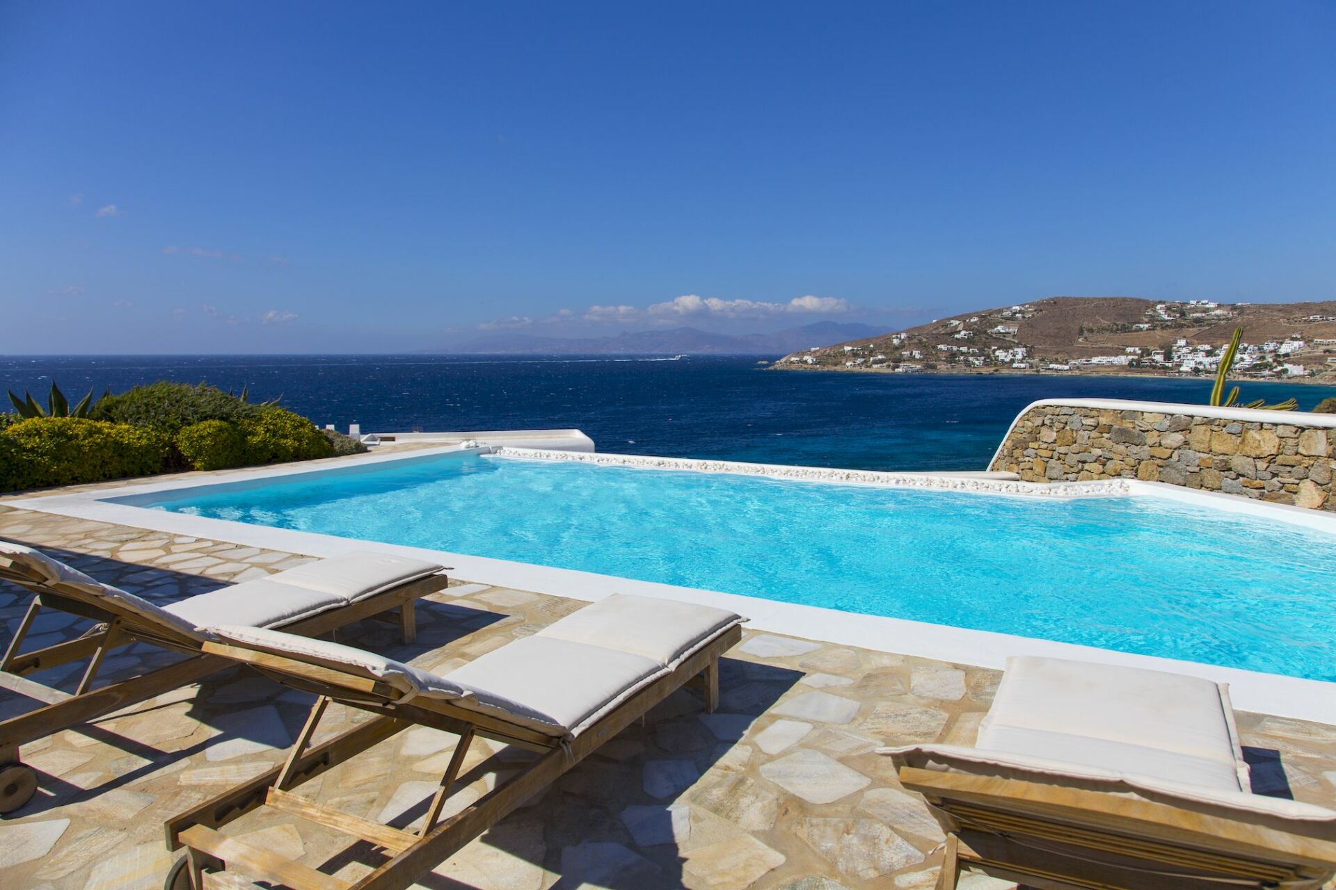 Nammos Restaurant by the sea - Psarou beach - MG Villas Mykonos