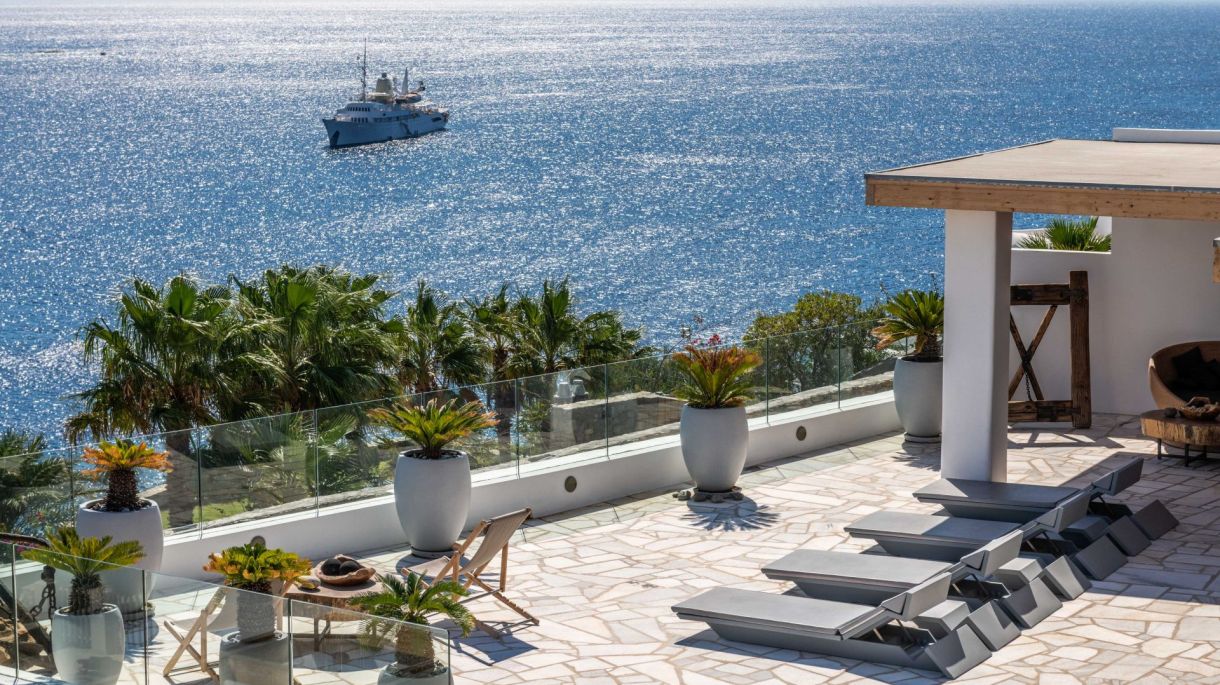 https://mlv.villas/wp-content/uploads/2019/04/psarou-view-villa-3.jpg thumbnail