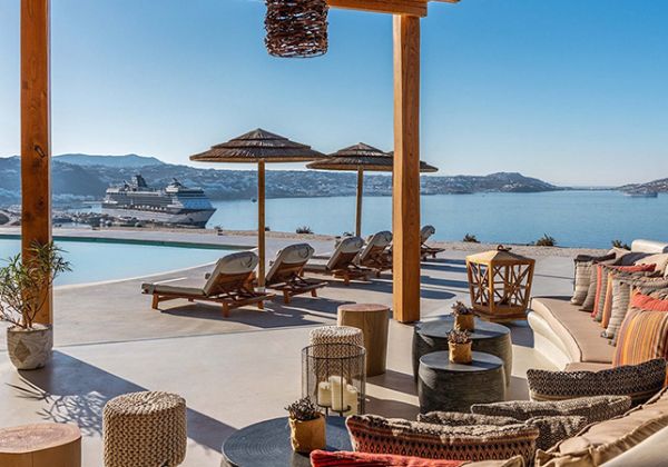 Nammos Restaurant by the sea – Psarou beach – LLB Luxury Villas