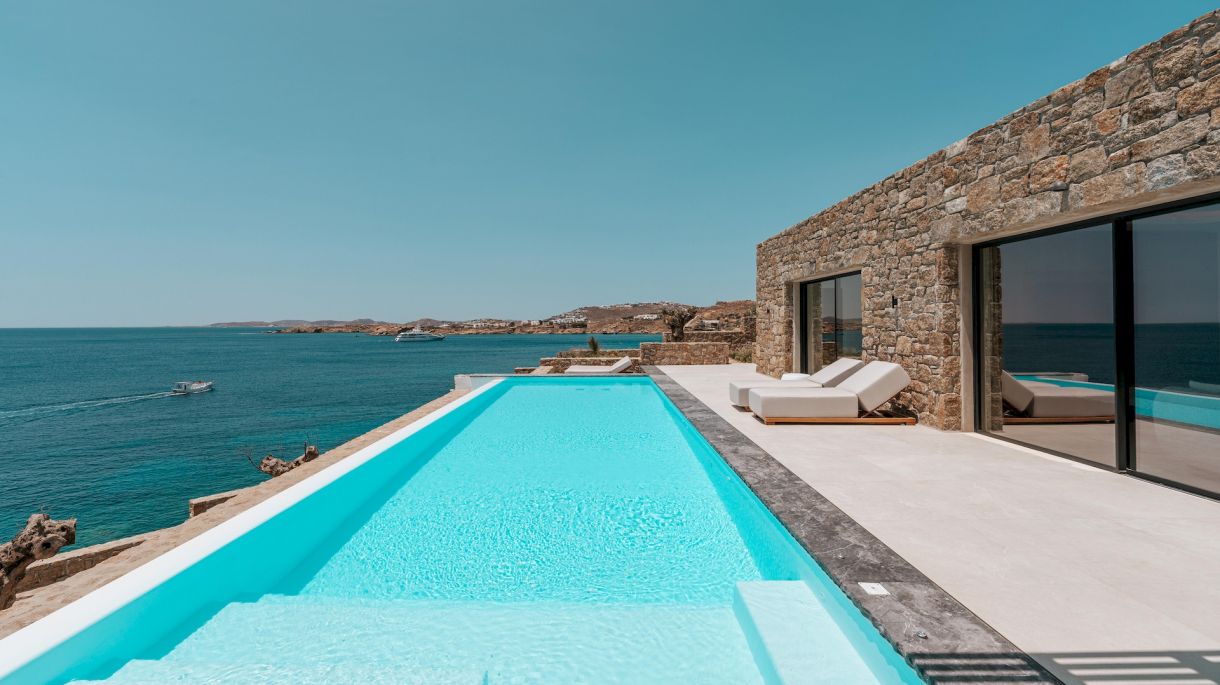 https://mlv.villas/wp-content/uploads/2023/11/Mykonos-villa-Eden-Rock-Two-9.jpg thumbnail