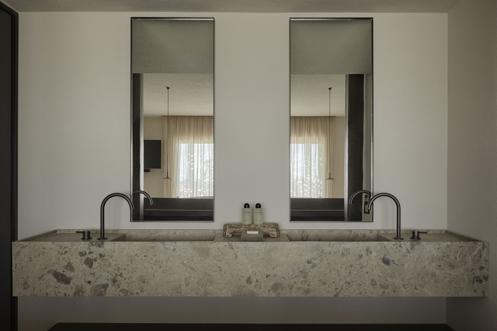 Lithos Estate
